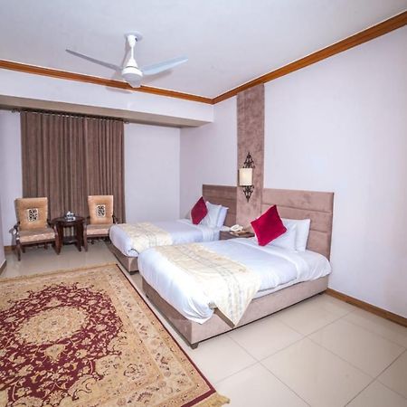 Shelton'S Rezidor Hotel Peshawar Exterior photo