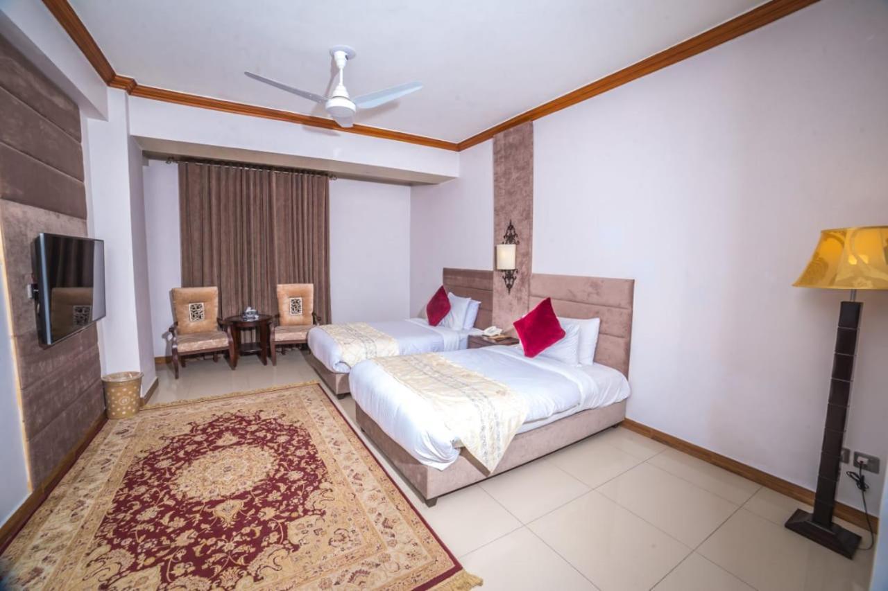 Shelton'S Rezidor Hotel Peshawar Exterior photo